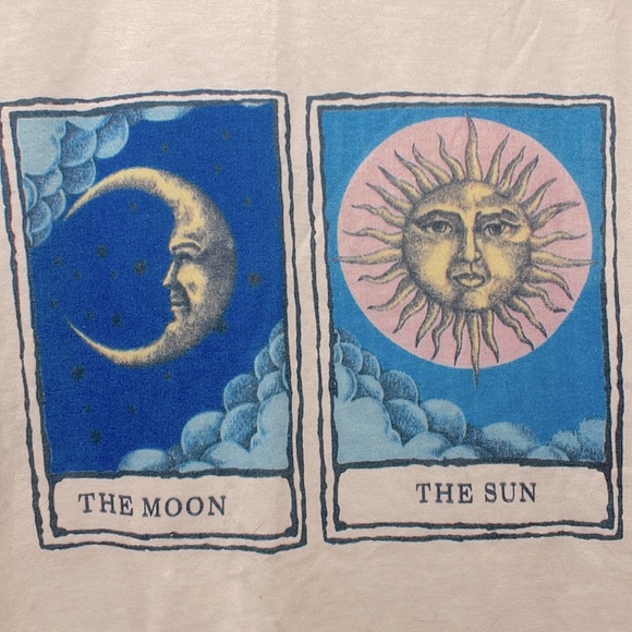 Sun and moon tarot card tee - Picture 2 of 4